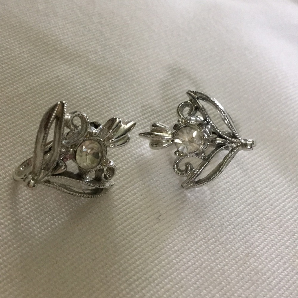 Clip earrings